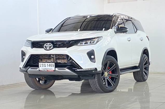 Fortuner 2.4 Legender Black Top (MY20) AT*