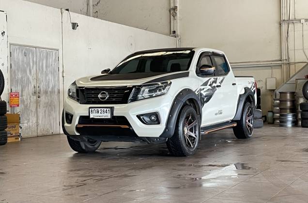 NP300 Navara Double Cab 2.5 E Calibre Black Editon ll MT*